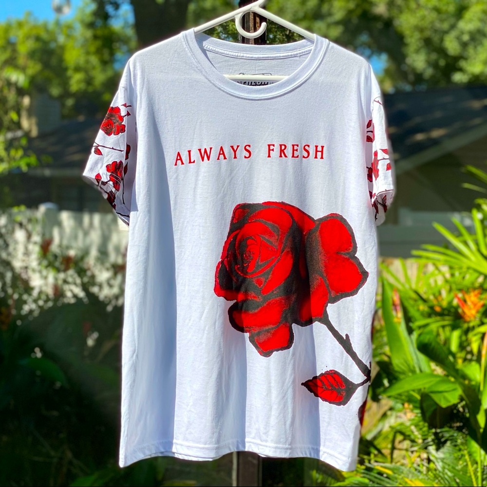 Fresh Laundry Tee - Always Fresh with Roses! NWT!!! - Picture 1 of 7